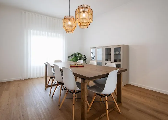 Bright & Spacious By