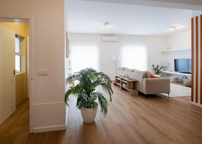 Bright & Spacious By * Ribeira Grande