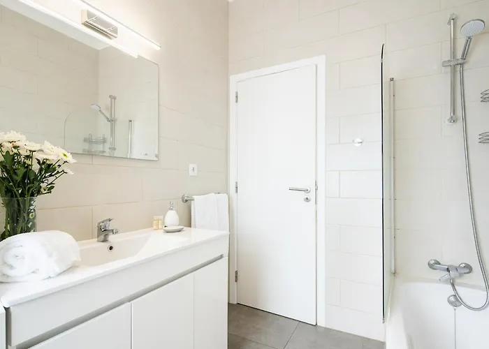 Bright & Spacious By Ribeira Grande