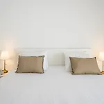 Bright & Spacious By Holiday home
