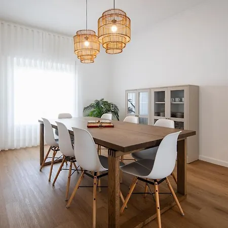 Bright & Spacious By