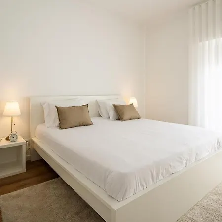 Bright & Spacious By 別荘