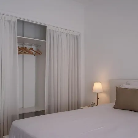 Bright & Spacious By