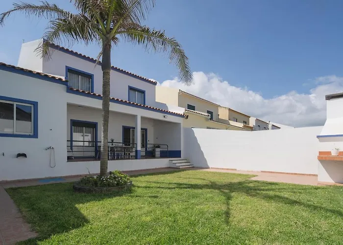 Bright & Spacious By